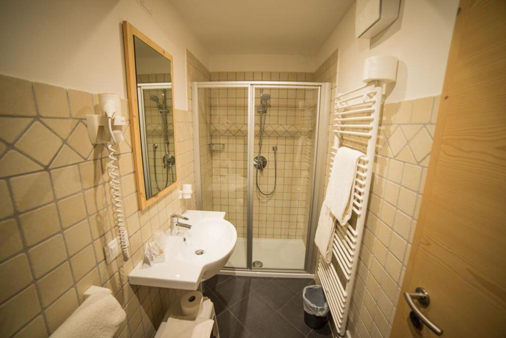 Hotel Due Spade Folgaria Buitenkant foto