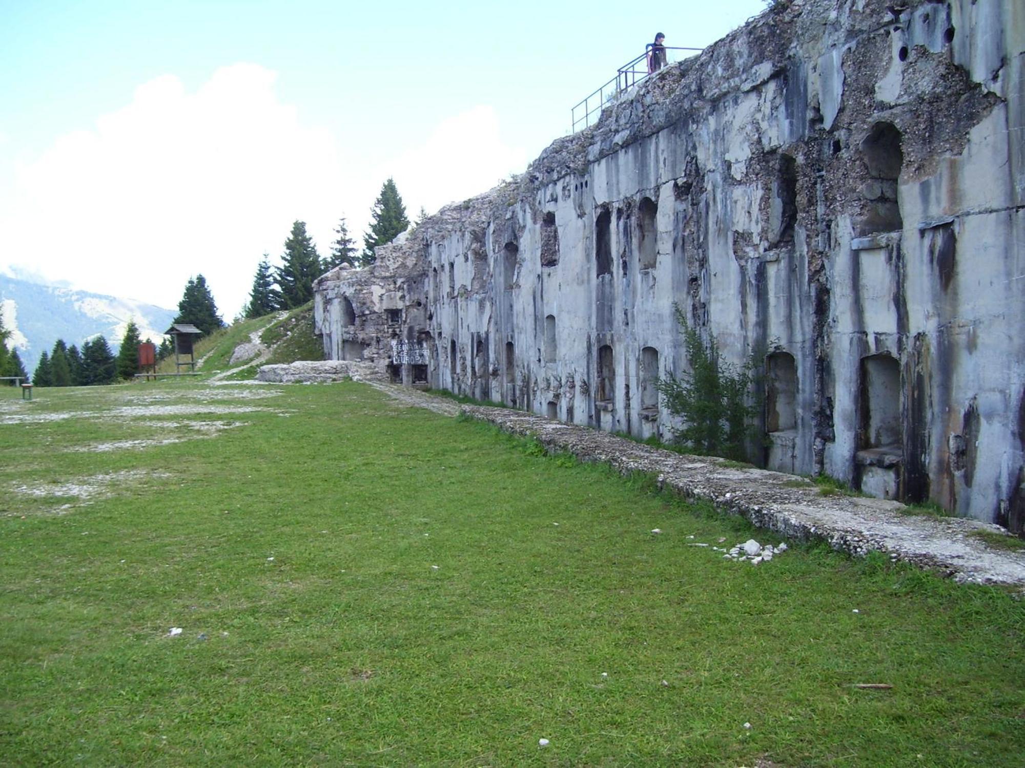 Hotel Due Spade Folgaria Buitenkant foto