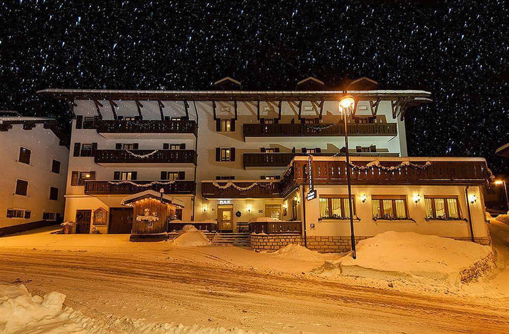 Hotel Due Spade Folgaria Buitenkant foto