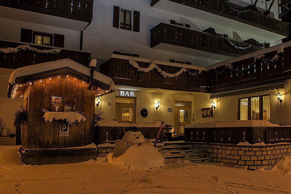 Hotel Due Spade Folgaria Buitenkant foto