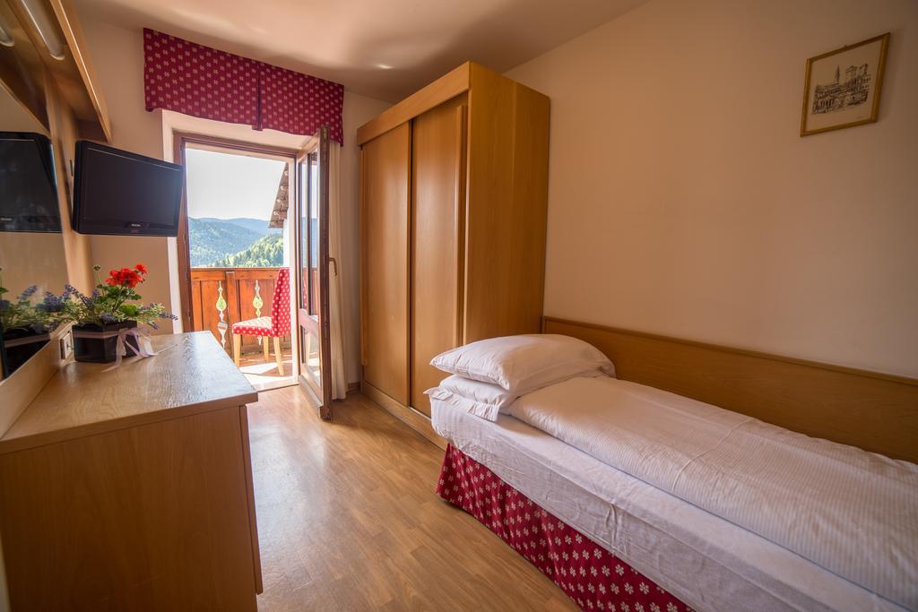 Hotel Due Spade Folgaria Buitenkant foto